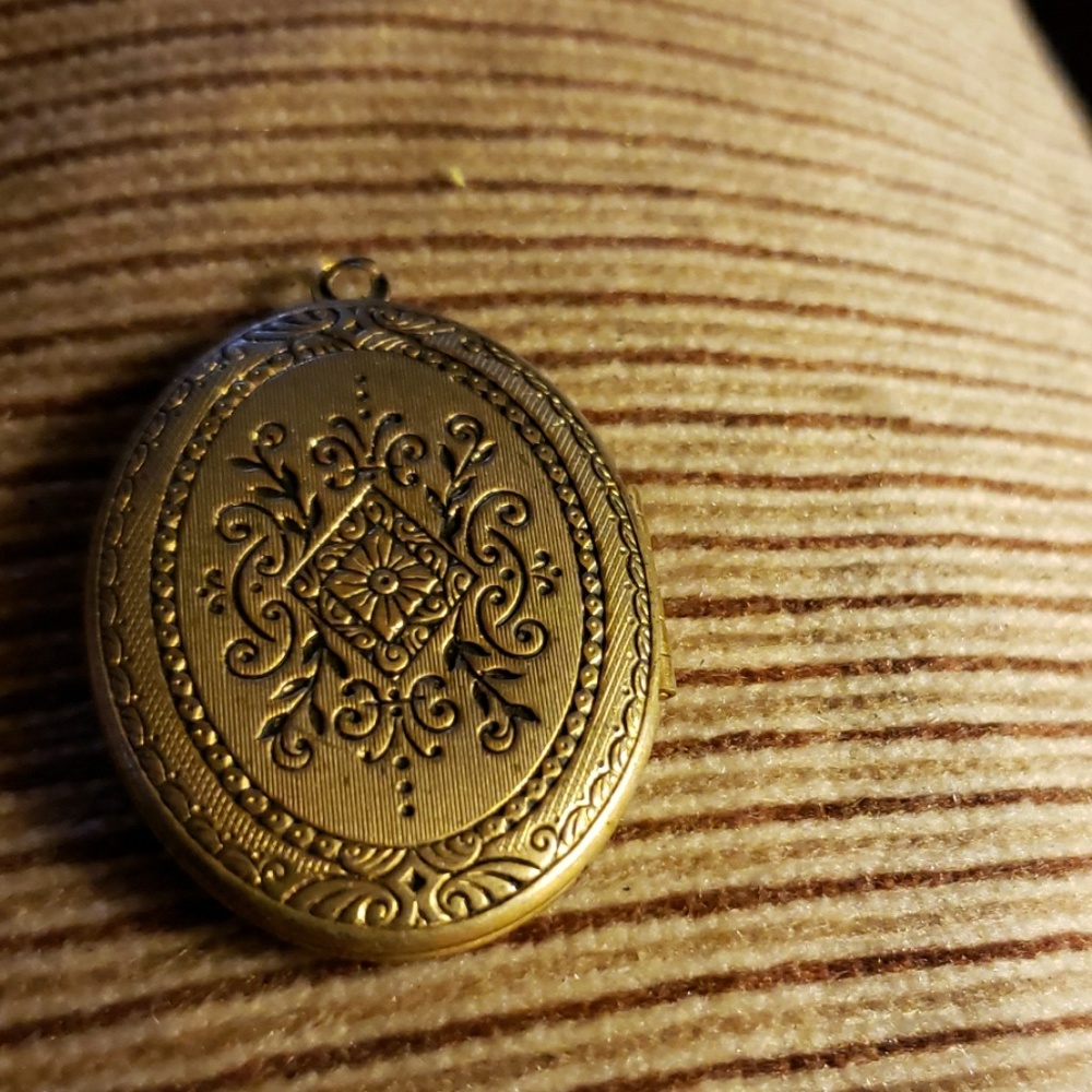 Vintage antiques locket - Picture 2 of 7